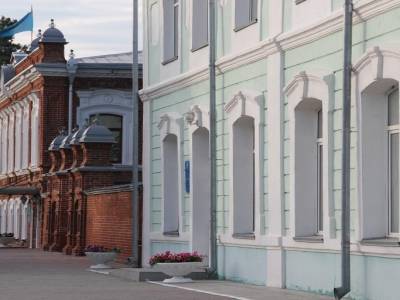 Kostanay, un ville agréable ... au milieu d'immenses étendues de marais et de champs à perte de vue. La forêt se fait rare..