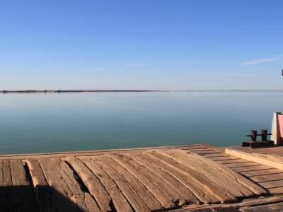 Un raccourci .. raté. Le bac sera là dans 5h pour passer ce bras de la Volga...