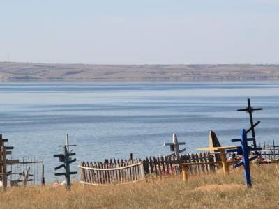 Beau et paisible village sur la Volga. Grosse chaleur.