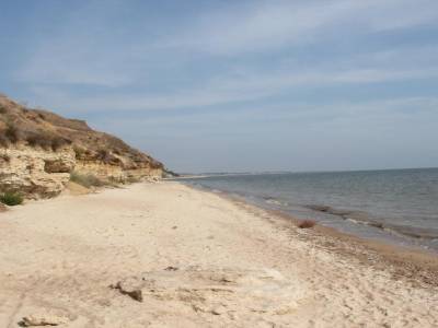 Petit paradis de bord de mer en Ukraine. La mer d'Azov. Cela m'a manqué pendant tout ce périple. Plonger dans cette eau fraîche fut un vrai délice!