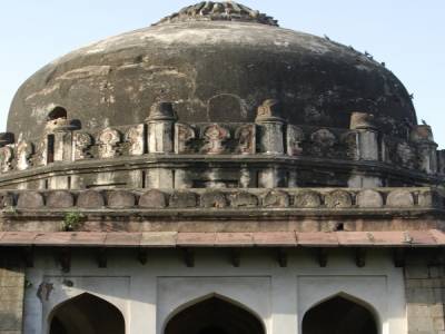 Une vielle mosquee dans Lodhi Garden