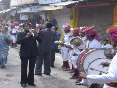 Une des nombreuses fanfares traditionnelles 