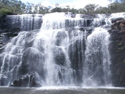 Oh MONSET une cascade