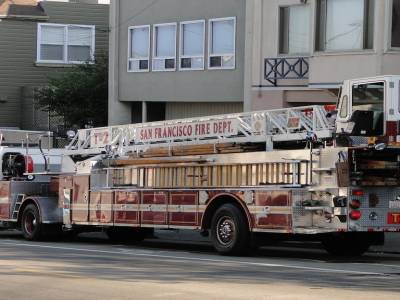 Pour Augustin, un joli camion de pompiers américain