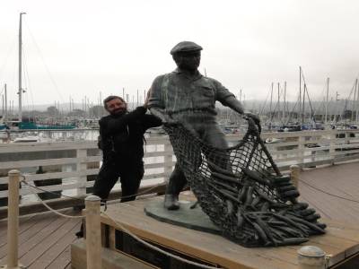 Titi et la statue des pecheurs