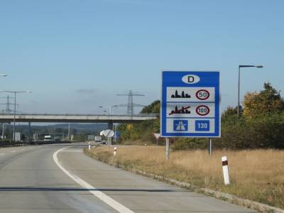 Traversée de l'Allemagne. Les kilomètres défilent. 1 300 km sur cette dernière journée.
