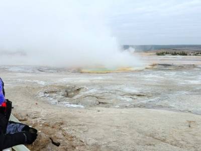 Au coeur des geysers de Fountain Paint Pot