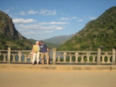 et au milieu coule une riviere