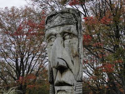 Ce n est pas a chesterton comme indique, mais c'est une sculpture d indien a l entree de la pennsylvanie.
