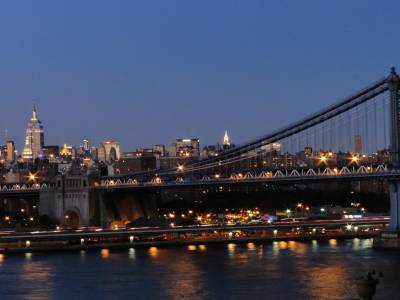 Depuis le pont de Brooklyn, coucher de soleil sur NY 