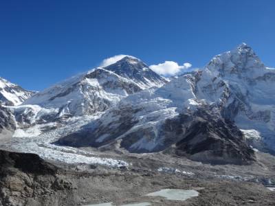 L Everest 8848m et le Nuptse 7851m a droite