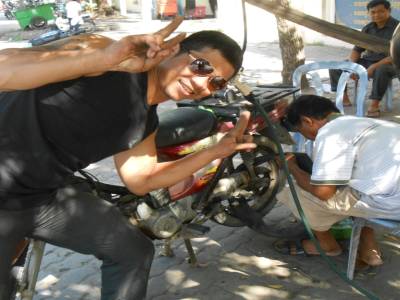 notre tuk-tuk man - so fashionable
