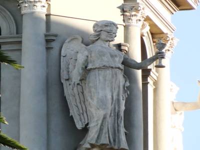 La justice aveugle sur une église... (???)