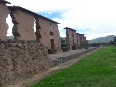 PUNO->CUSCO - Site archeo. de RACHI
