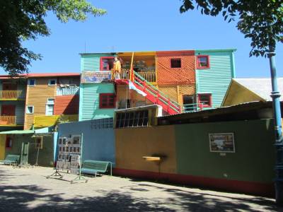 les maisons en tôles ondulées colorées de la Boca