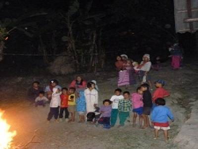 Soirée avec les enfants du village