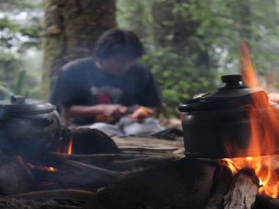 Juki qui prépare notre lunch