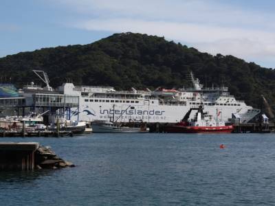 Ferry entre les 2 îles