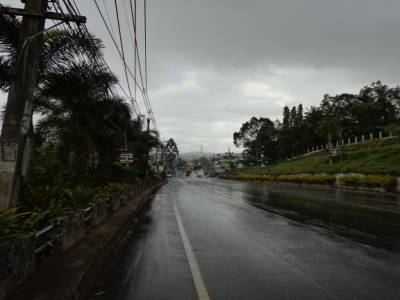 sous la pluie