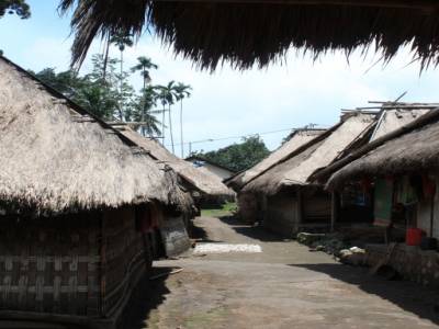 Visite d'un village traditionnel à Senaru