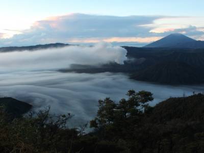Le parc des volcans de Bromo au levé du soleil