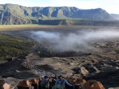 En montant vers le cratère de Bromo