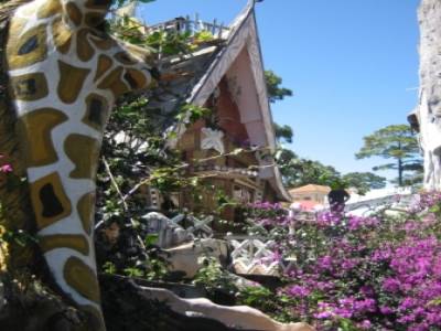 ... avec des girafes dans le jardin !