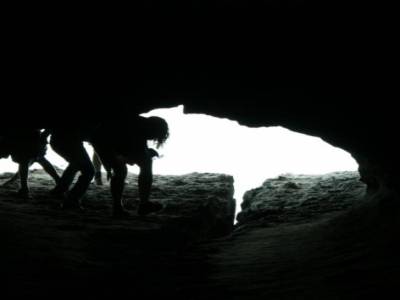 balade dans une grotte... au bout une falaise impressionnante