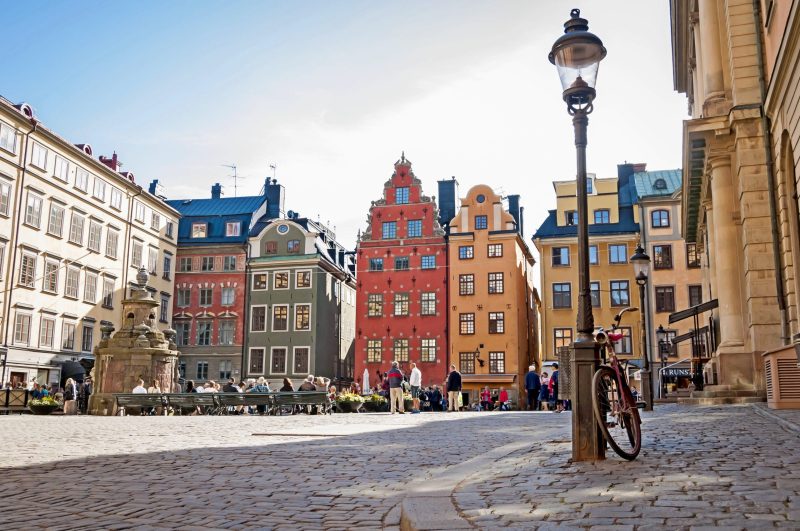 La place publique Stortorget dans la vieille ville de Stockholm stock image.